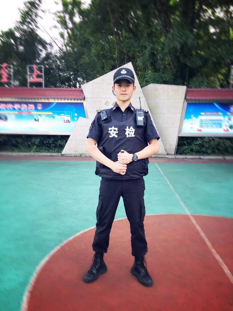 李宏2017届毕业生航空服务-重庆江北机场安检